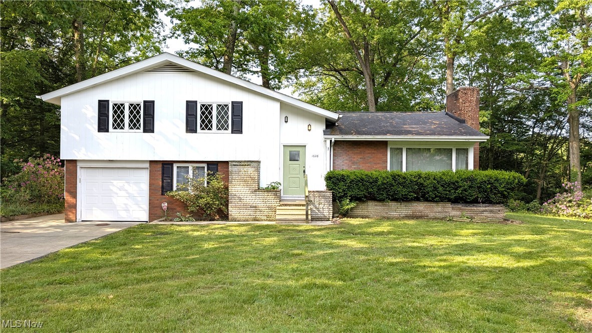 1628 Squaw Court, Girard, Ohio image 1