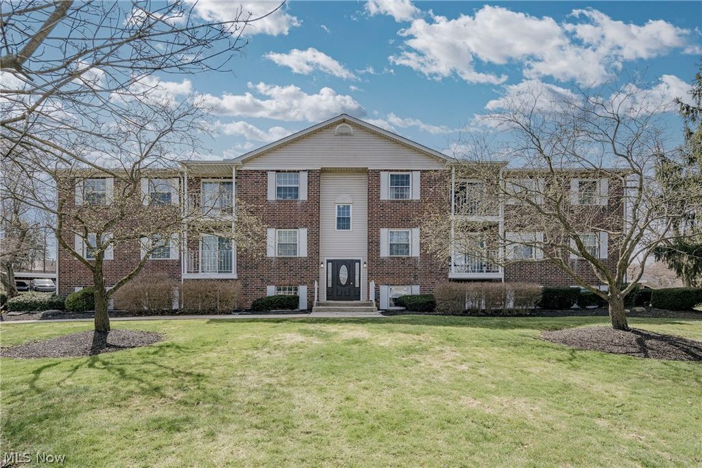 Photo of 10790 Ravenna Road #201, Twinsburg, OH 44087 (MLS # 5195838)