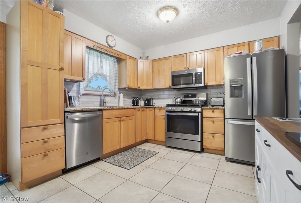 Photo of 3955 Dunbar Street, Austintown, OH 44515 (MLS # 5211828)