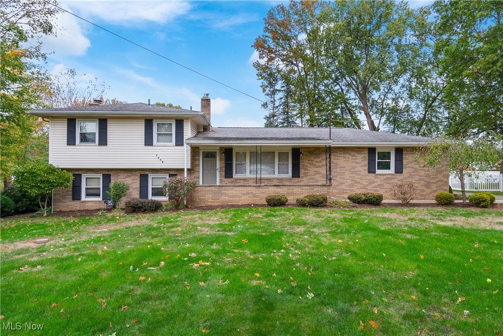 Photo of 3885 Hugh Street NW, Uniontown, OH 44685 (MLS # 5167403)