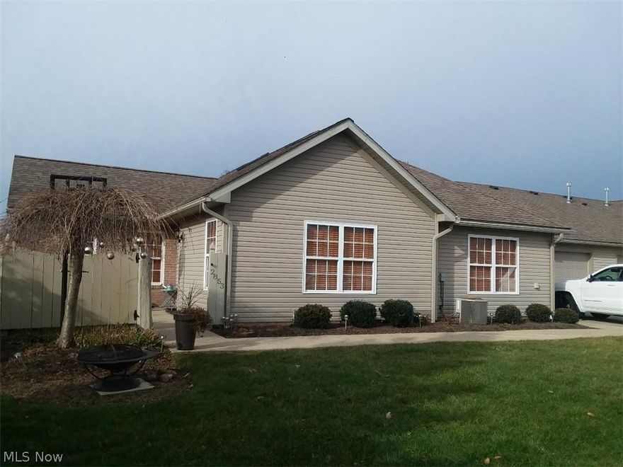 Beautifully decorated 3 bedroom 2 bath condo with a loft.  features include 1st floor laundry, 2 car attached garage & updated flooring.  Blinds stay but not curtains.