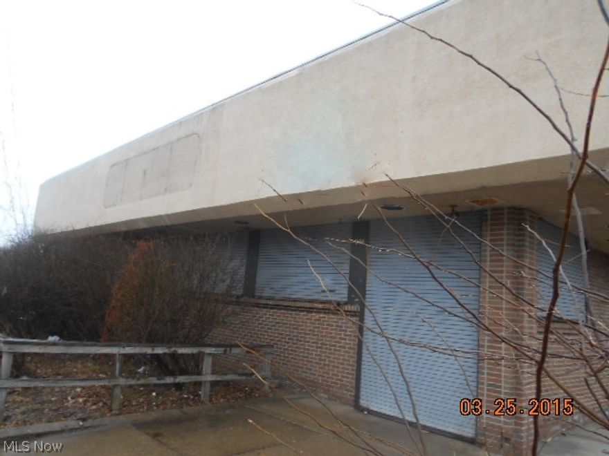 Commercial building for sale. Lots of open space to start a business or great place for storage. Listed well below Tax assessment value. This is an as is sales but seller will consider repairs based on offer price. Buyer will be responsible for all inspections and due diligence.