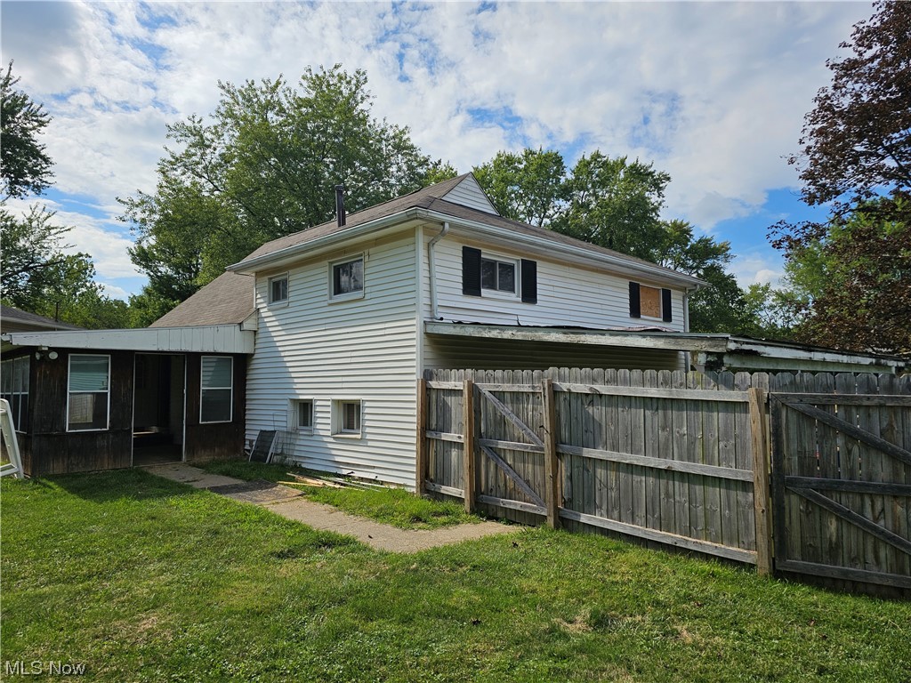 Lincoln Manor - Residential