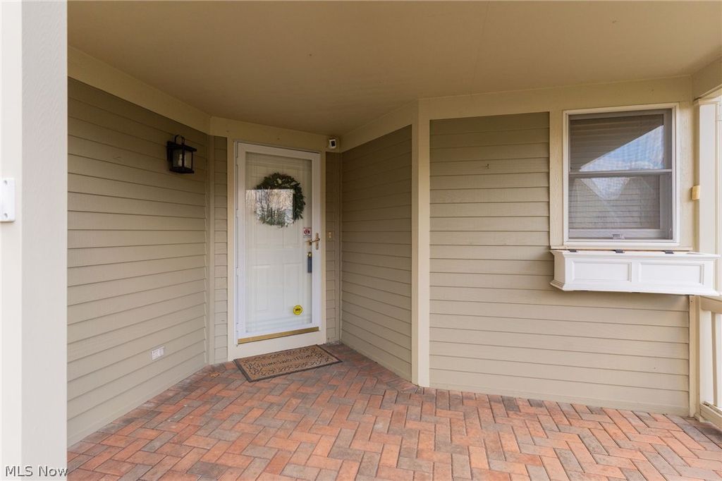 Photo of 600 The Greens NE, Howland, OH 44484 (MLS # 5192940)