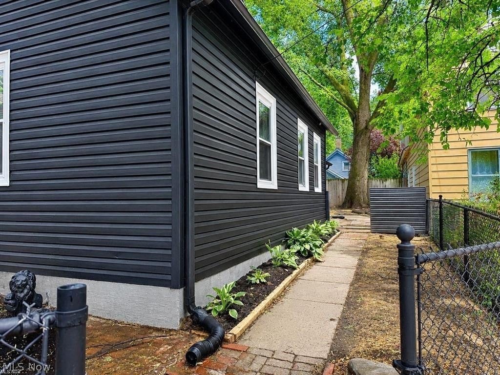 842 Starkweather Avenue