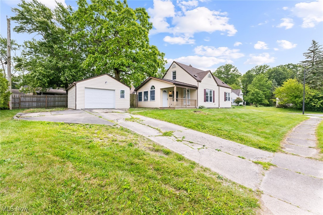 2305 Harding Road, Cuyahoga Falls, Ohio image 2