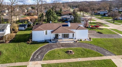 Single Family Residence in Seven Hills OH 916 Meadview Drive.jpg