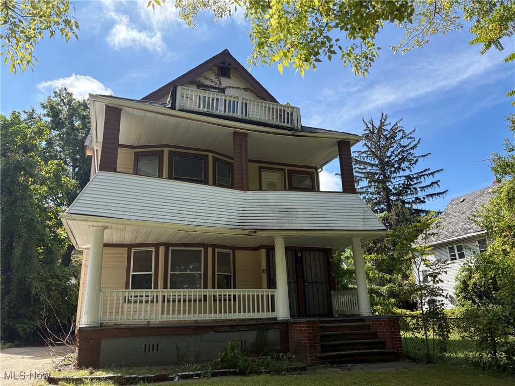 13802 Rugby – Rare Triplex with Endless Potential!
Step into opportunity with this spacious triplex, perfect for investors or an owner-occupant ready to create value. Each unit offers generous living space, great natural light, and a layout that tenants will love. While the property needs a little TLC, it’s truly a blank canvas for updates and creative vision—whether you’re looking to modernize, increase rental income, or build long-term equity.
Conveniently located near schools, shopping, and major commuter routes, this triplex combines location with potential in a way that’s hard to find. With multiple income streams and plenty of upside, 13802 Rugby won’t stay on the market long.
Schedule your private showing today and imagine the possibilities—your next great investment starts here!
