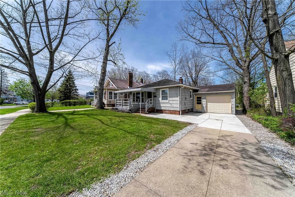 Photo of 575 W Glendale Street, Bedford Heights, OH 44146 (MLS # 5206244)