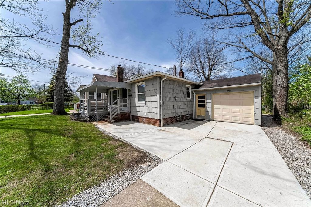 Photo of 575 W Glendale Street, Bedford Heights, OH 44146 (MLS # 5206244)