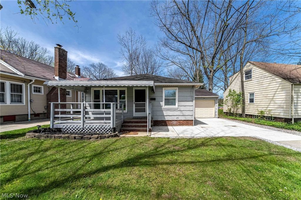 Photo of 575 W Glendale Street, Bedford Heights, OH 44146 (MLS # 5206244)