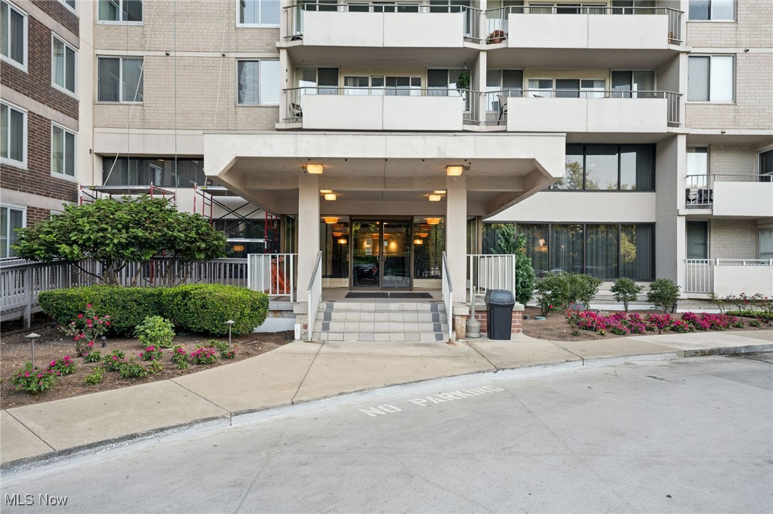 Carlyle Condo - Residential