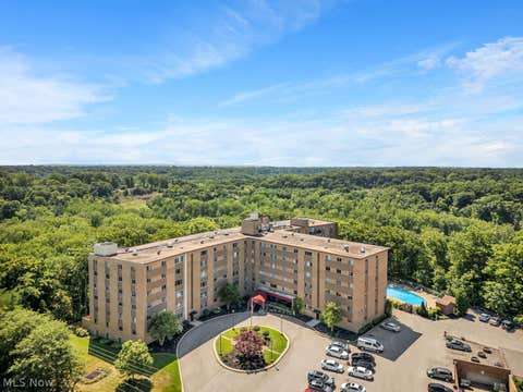 Photo for 18501 Hilliard Boulevard 609