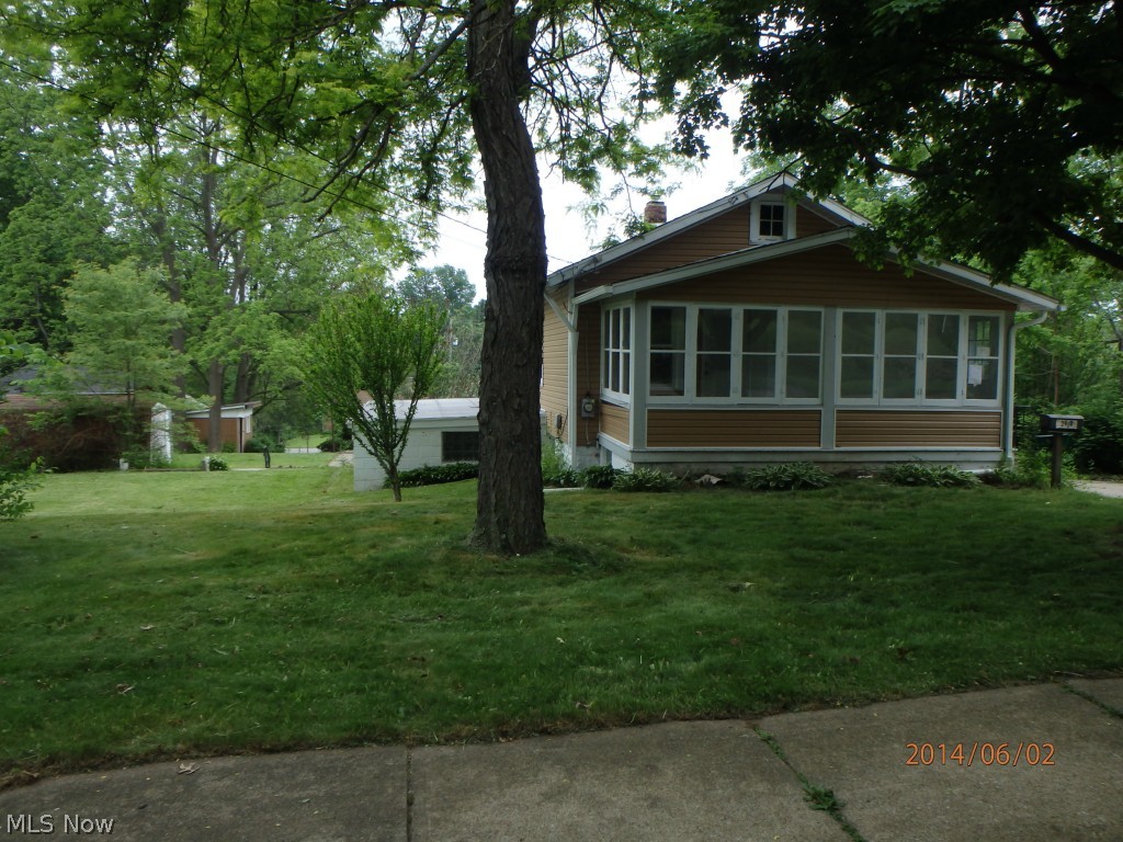 Remodeled Ranch Home. All appliances included. Mechanicals have all been updated too. Move in and enjoy. This home sits on a double lot, extra parking in the back of the home. Call for your private showing today.