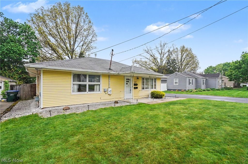 Photo of 2651 11th Street, Cuyahoga Falls, OH 44221 (MLS # 5205984)