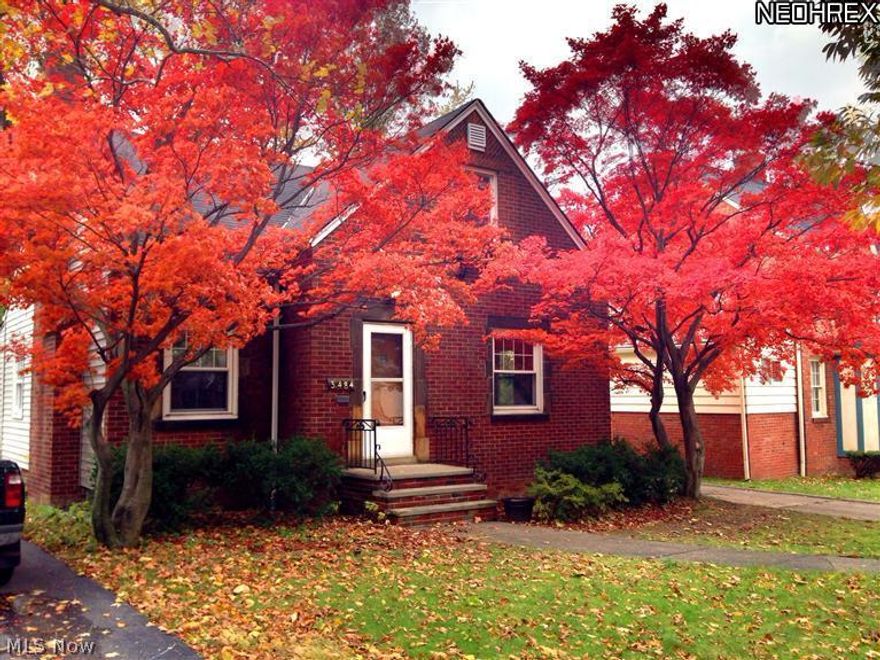 Super cute single family home, close to public transportation. 4 bedrooms, recently updated and private backyard. No sec 8