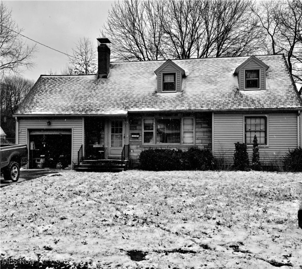 Photo of 3209 Hermosa Drive, Youngstown, OH 44511 (MLS # 5180891)