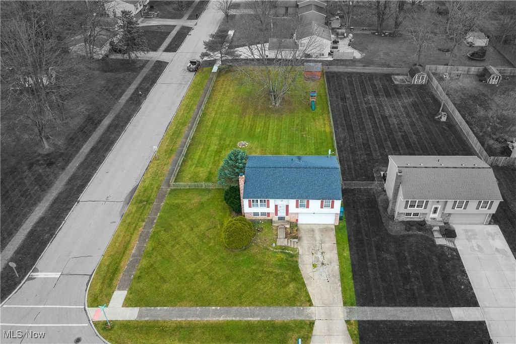 Photo of 8574 Fairlane Drive, Olmsted Township, OH 44138 (MLS # 5172720)