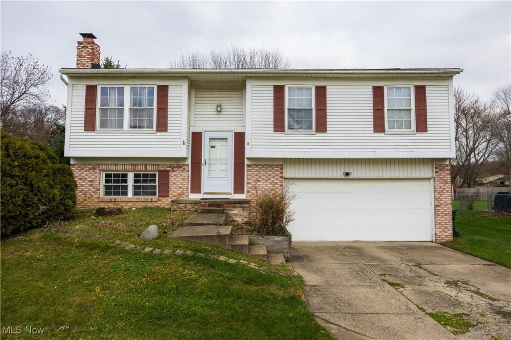 Photo of 8574 Fairlane Drive, Olmsted Township, OH 44138 (MLS # 5172720)