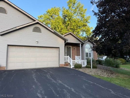 1315 SURREY POINT DR SE, WARREN, OH 44484 - Image 1bdfc4eae83a10f904ea1099ea329583/3021033131