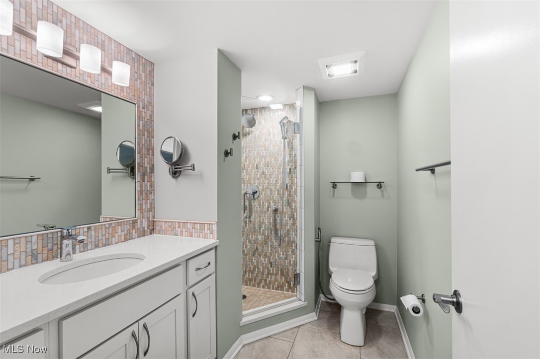 Meridian Condo - Residential