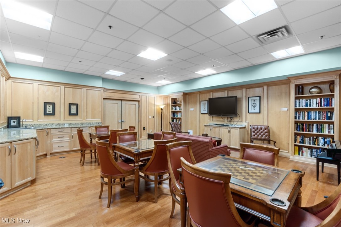 Meridian Condo - Residential