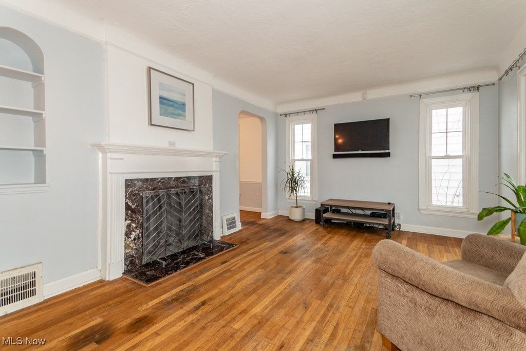 Photo of 408 E 322nd Street, Willowick, OH 44095 (MLS # 5173399)