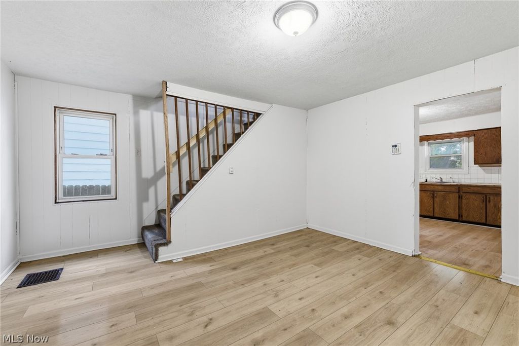 Photo of 229 E 1st Street, Mansfield, OH 44902 (MLS # 5205823)