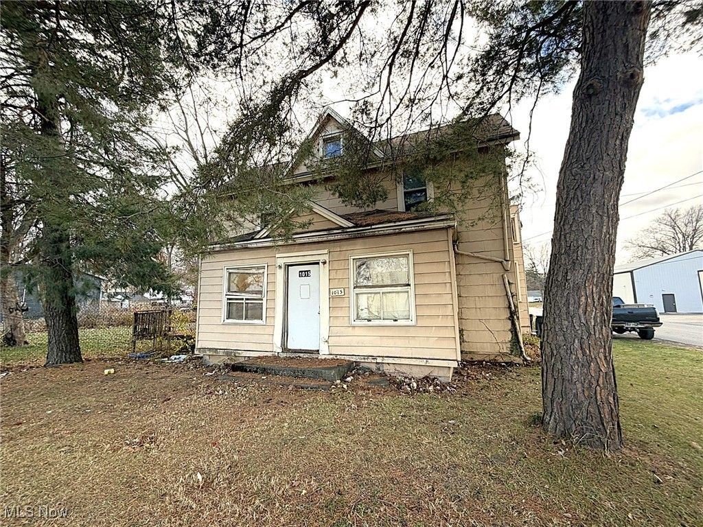 Photo of 401 Ewing Avenue, Lima, OH 45801 (MLS # 5184368)