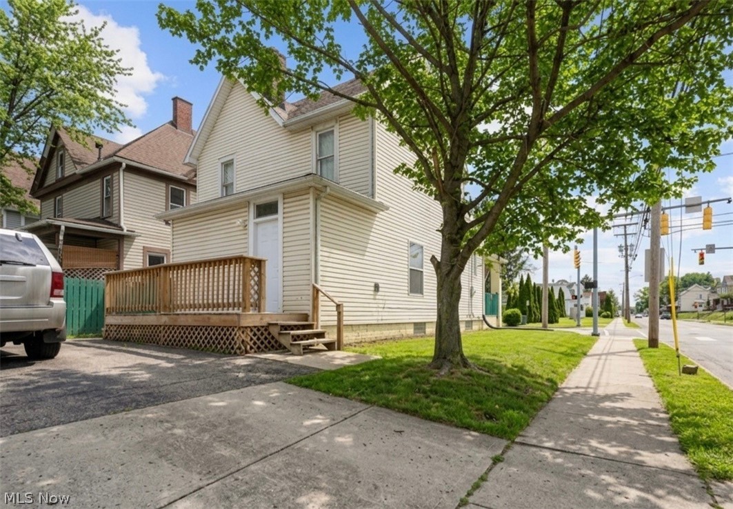 Main image without alt text