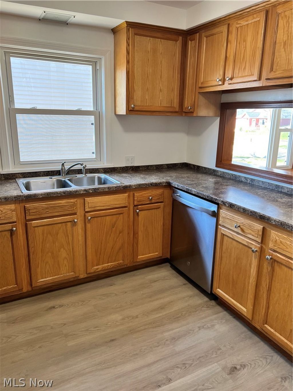 Photo of 304 E Tuscarawas Avenue, Barberton, OH 44203 (MLS # 5193321)