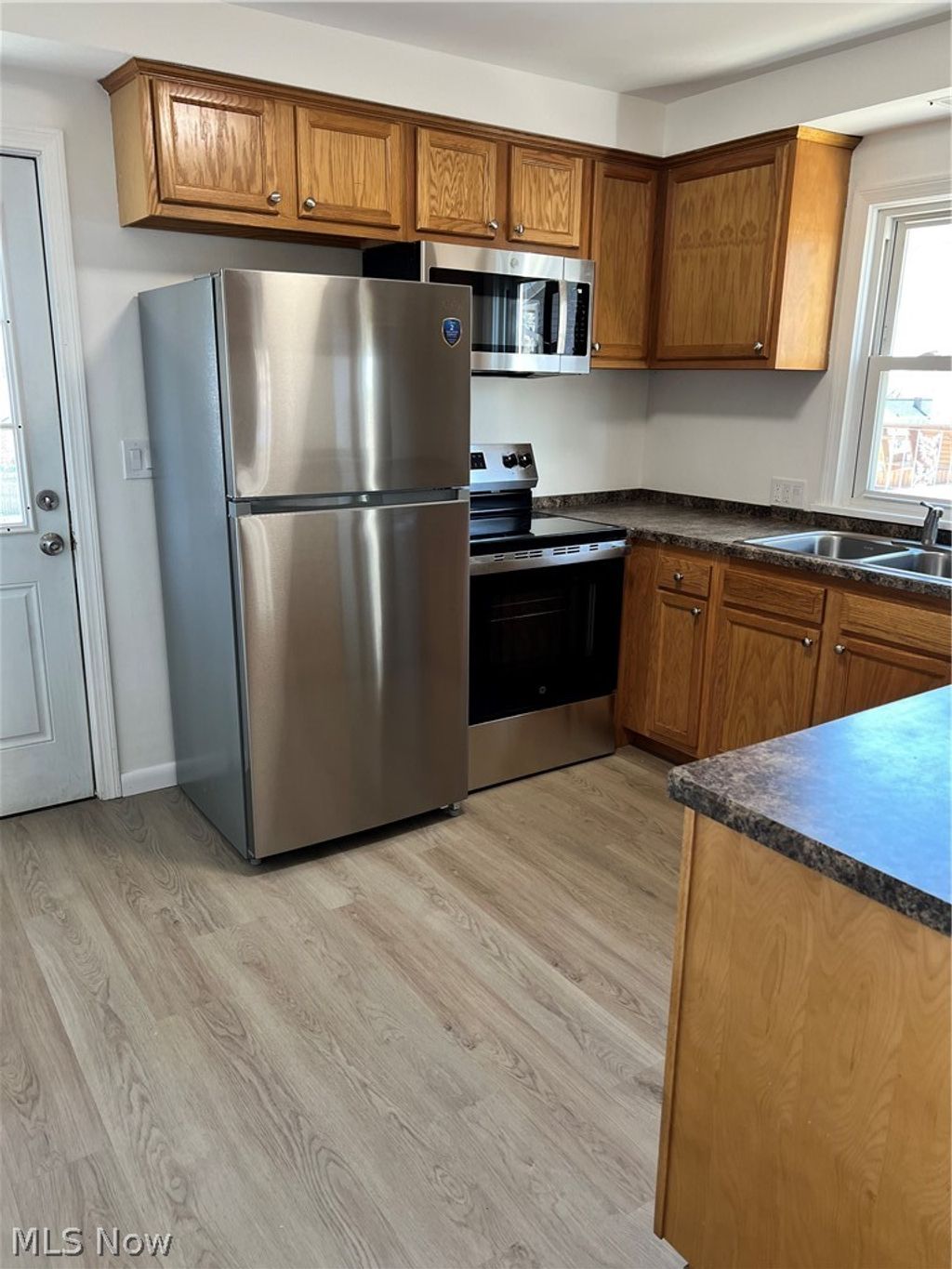 Photo of 304 E Tuscarawas Avenue, Barberton, OH 44203 (MLS # 5193321)