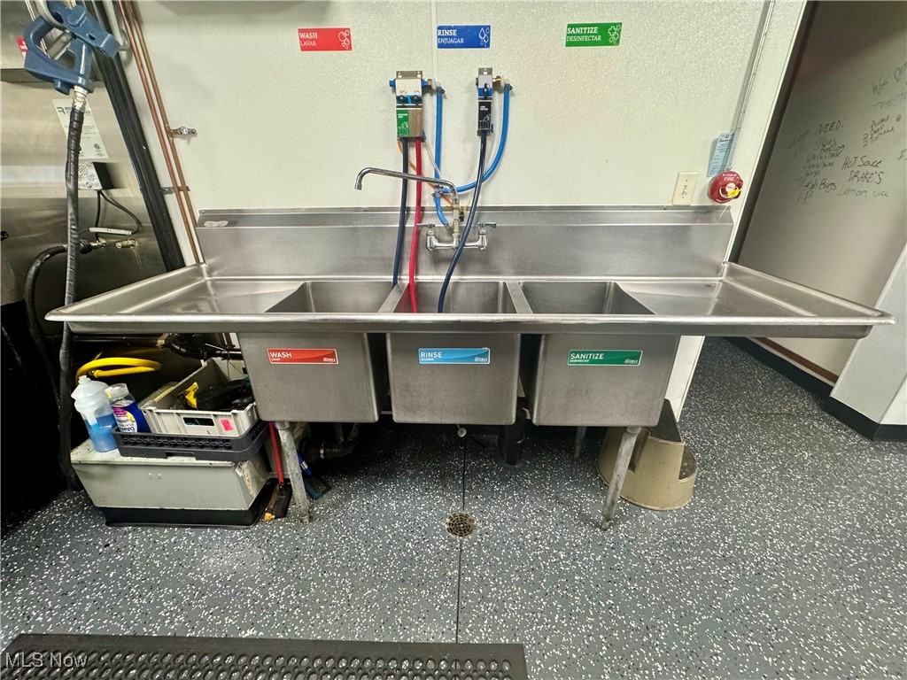 City/Canton - Commercial Sale