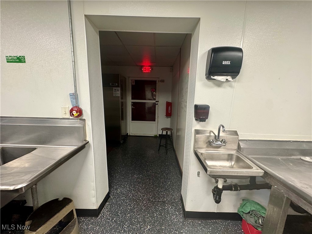 City/Canton - Commercial Sale