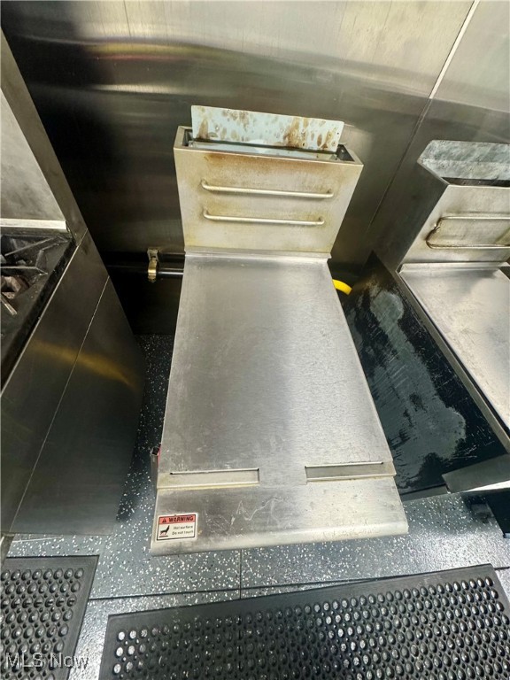 City/Canton - Commercial Sale