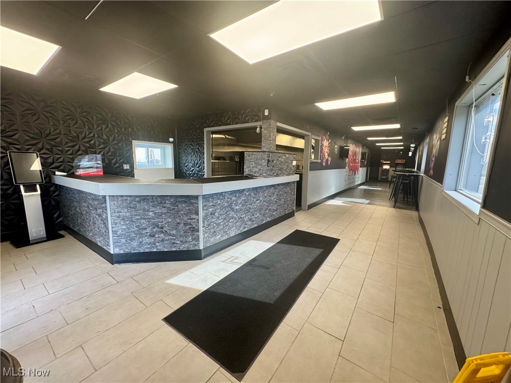 City/Canton - Commercial Sale