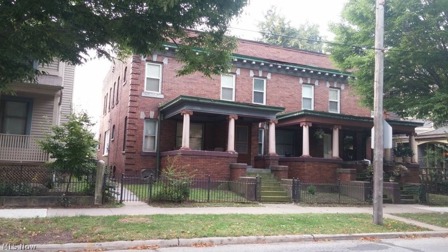 This three bedroom brick townhouse has over 1500 square feet of living space plus a full basement for storage. Large kitchen with appliances and hardwood floors that add character to this Townhouse on historic Franklin Blvd. Only minutes from Downtown, the lake front, Ohio City and Tremont restaurants and night life. If you want to be where the action is for under a $1000 a month come see this property.