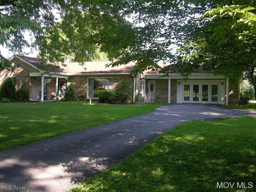 Wonderfully maintained 3 BR, 2 bath home with awesome river views.  Over sized rooms with beautiful hardwood flooring, screened back porch with patio area for riverboat watching. Home includes family room, rec room, office/den. 14 X 70 2 BR, 2 bath mobile home included for extra rental income.  Elem: Belmont Elementary School  Elem/Bus: Y  JrHigh: Pleasants County Middle School  JrHigh/Bus: Y  High: St Marys High  High/Bus: Y  Fire: VOL  Police: SHF  PossFreeGas: N  ;SQFT=Fin L1:2394, Fin Bsmt:1090, Fin Above:2394, Fin Total:2394, Unfin Bsmt:0, Unfin Above:0;GAR= 2 Car Det