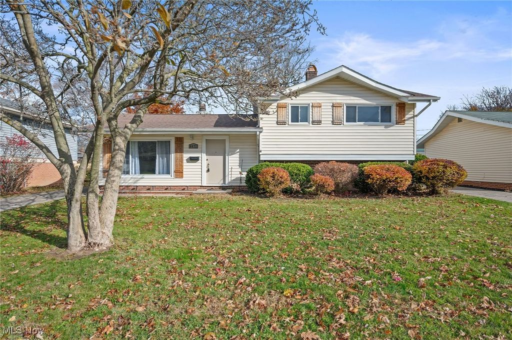 Photo of 6677 Crenshaw Drive, Parma Heights, OH 44130 (MLS # 5176437)