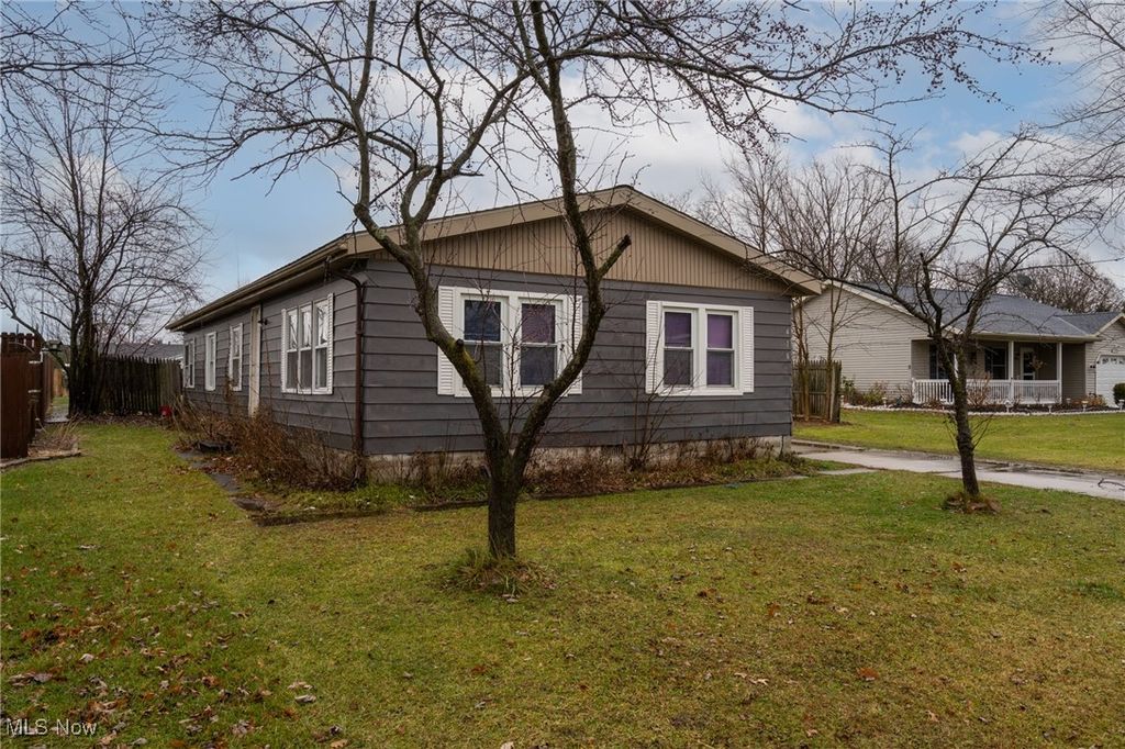 Photo of 476 Stallion Court, LaGrange, OH 44050 (MLS # 5176928)