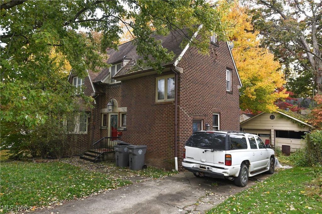 Photo of 125 Brookline Avenue, Youngstown, OH 44505 (MLS # 5167981)