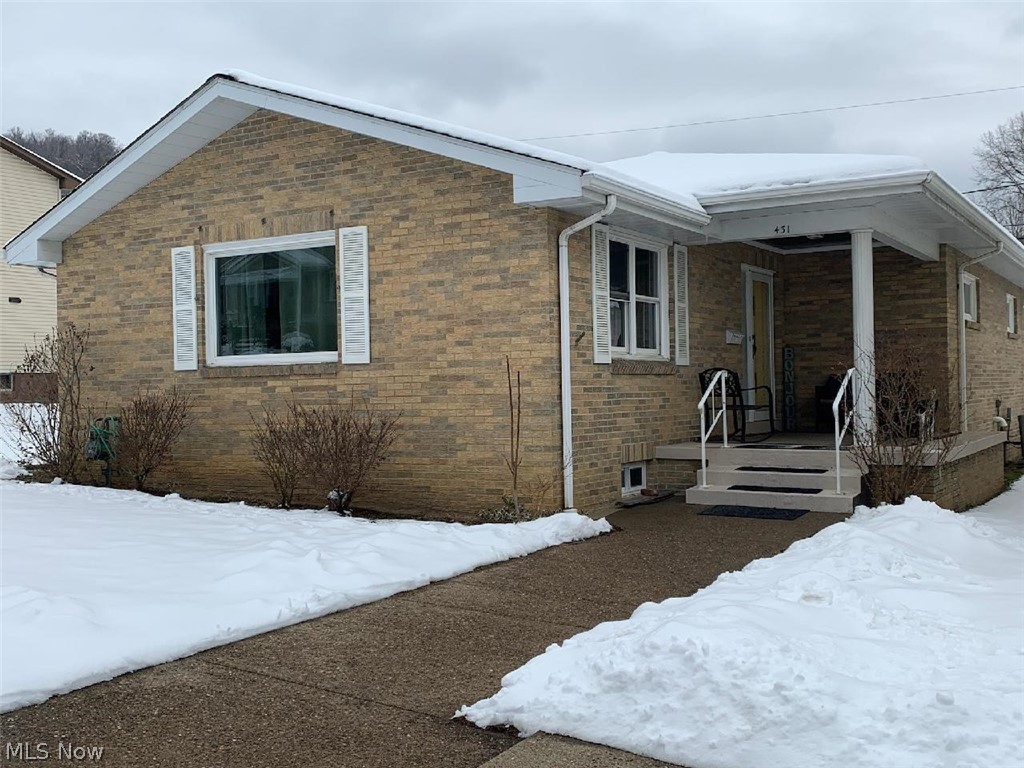Nice 3 bedroom, 3 bath brick ranch on a nice lot. This home has beautiful hardwood floors throughout the living area and bedrooms and fresh paint throughout.
Close to shopping, Schools, and restaurants. New hot water tank in 2020. This home has a very spacious interior.