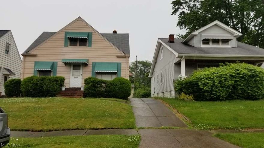 Spacious 4 Bedroom Aluminum Cape with 2 Car Garage * Extra Clean * Hardwood Floors * Extra Storage *