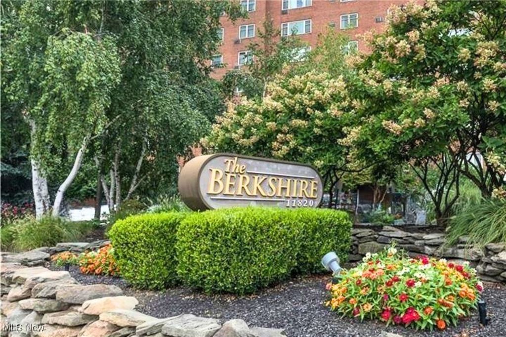 Photo of 11820 Edgewater Drive #809, Lakewood, OH 44107 (MLS # 5162660)
