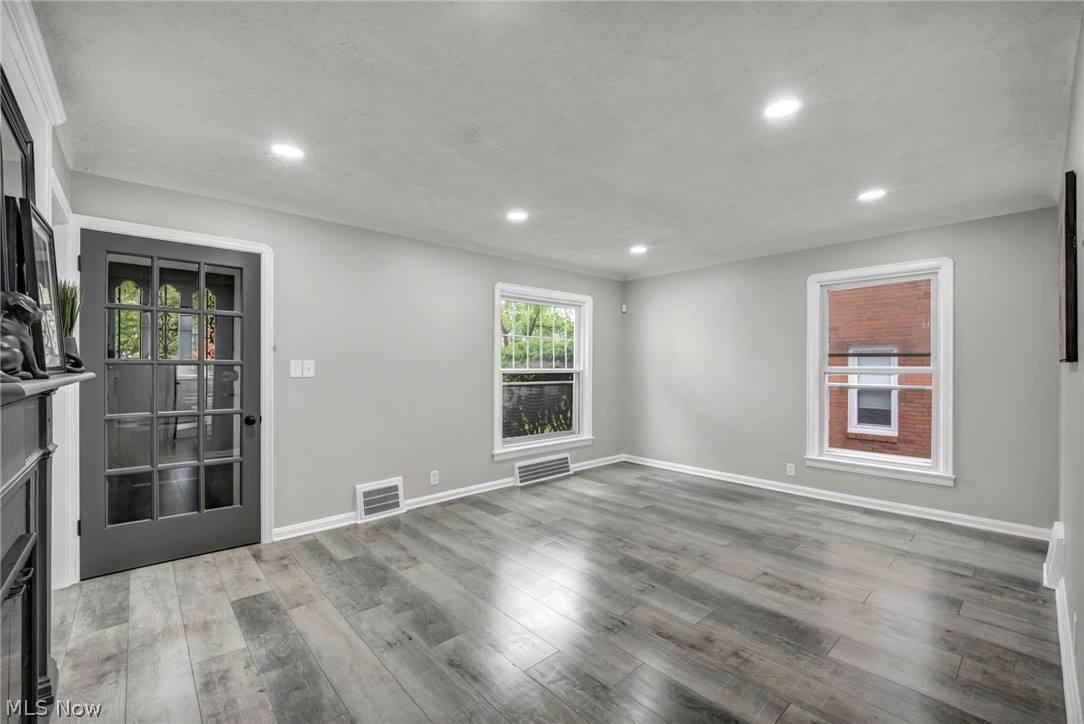 15907 Walden Avenue