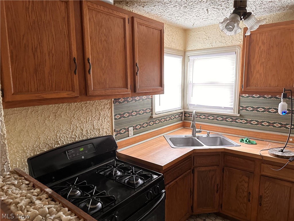 13413 Highlandview Avenue