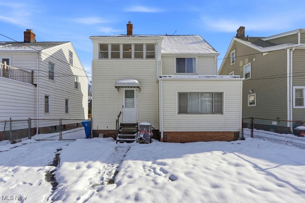 B J Luceys - Residential