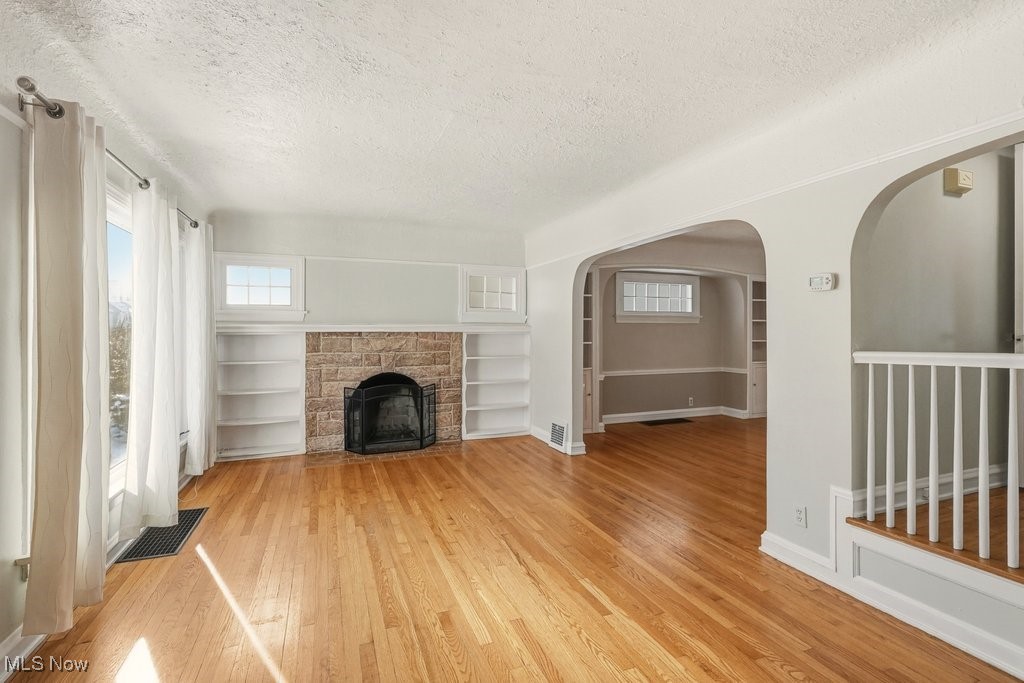 B J Luceys - Residential