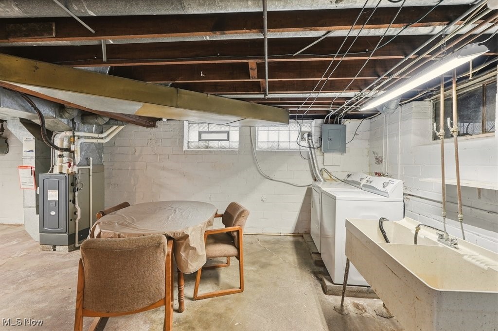 B J Luceys - Residential