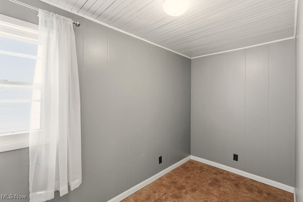 B J Luceys - Residential